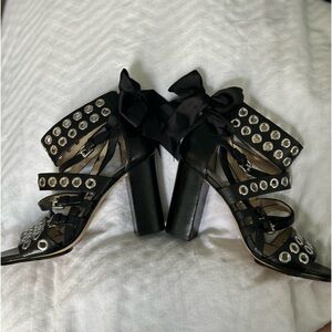 Michael Kors Maddox open rivet  Detail Sandal In Leather